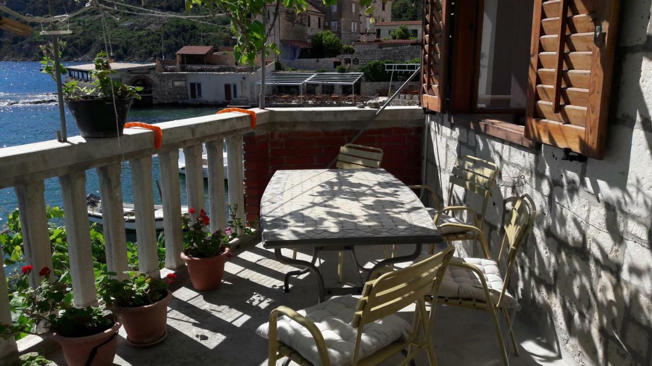 Anka'S Beach Komiza Exterior photo